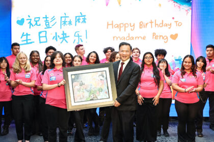 CGTN: People-to-people exchanges: These American teenagers send Xi Jinping and his wife a special gift